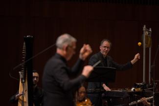 Tim Weiss conducting the Grossman Ensemble