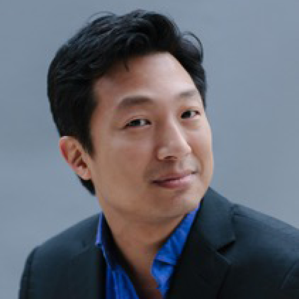 Jerry Hou headshot