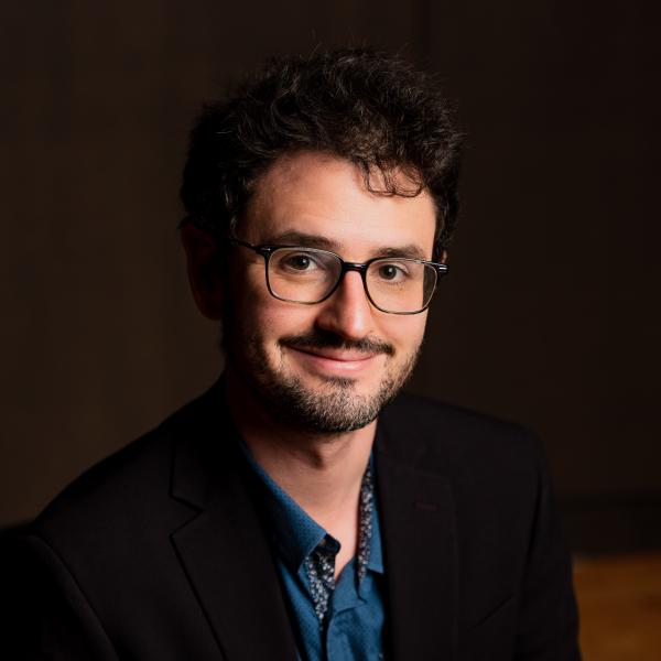 Daniel Pesca headshot